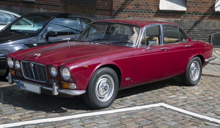 2880px 1971 1973 Jaguar XJ6 2.8 front left Hamburg