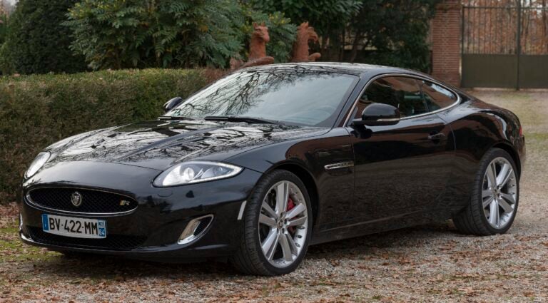 Coupe Jaguar XKR X150 ventral